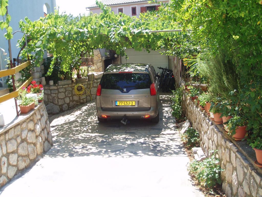 Apartment Orbanic Cres Luaran gambar