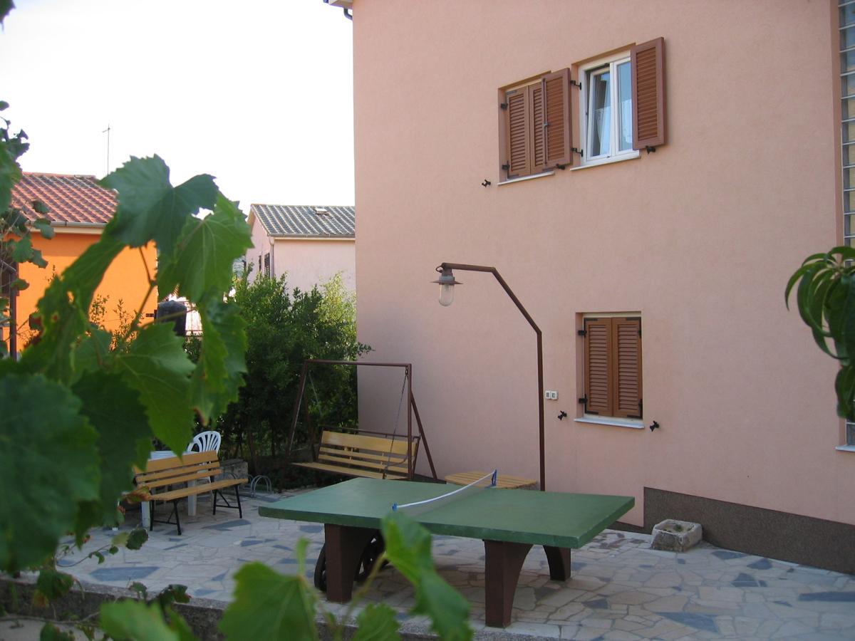 Apartment Orbanic Cres Luaran gambar