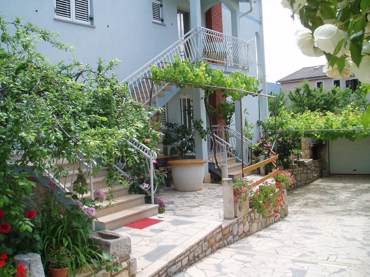 Apartment Orbanic Cres Luaran gambar