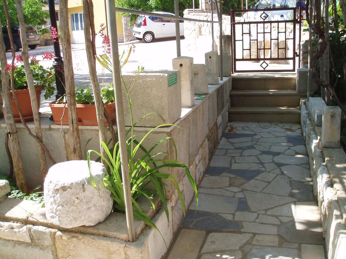 Apartment Orbanic Cres Luaran gambar